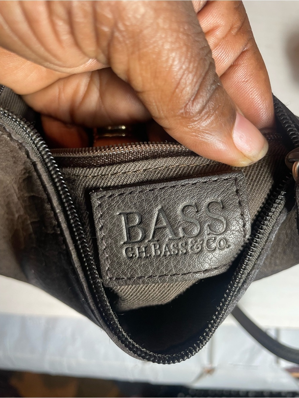Bass G.H. Bass & Co Brown 100% Genuine Leather Crossbody Purse Small Zip Top - Picture 6 of 11